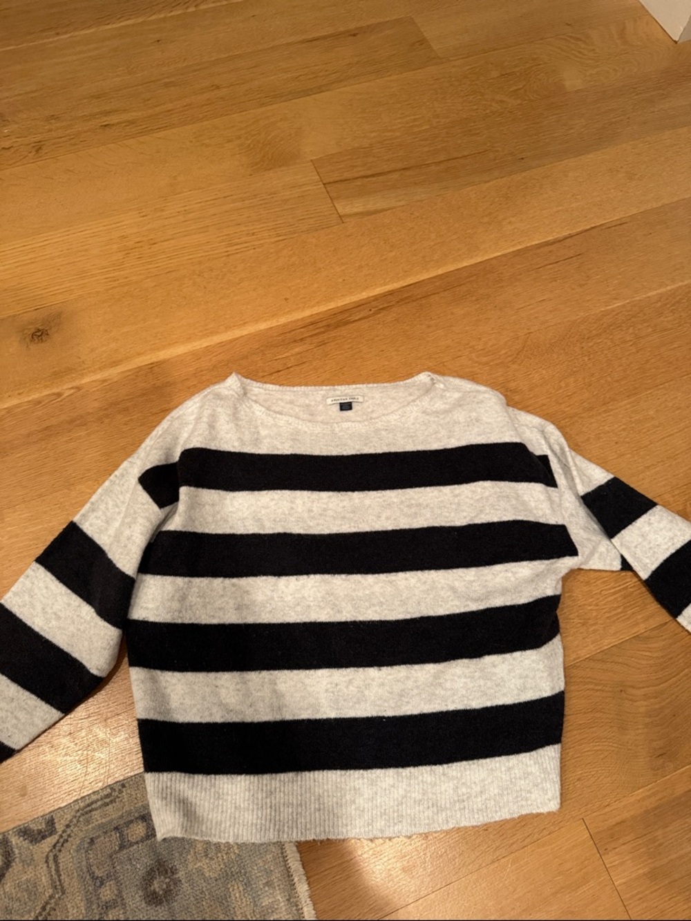 American Eagle Outfitters Light Gray Crewneck Sweater